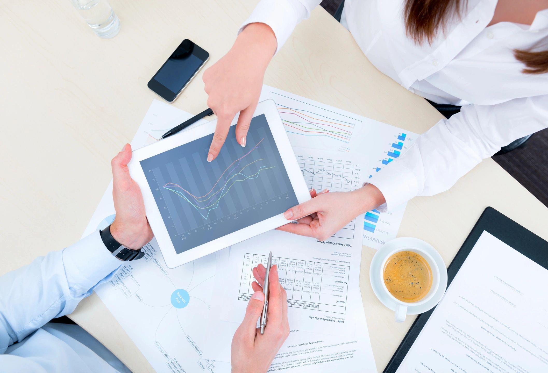 Projects don't suddenly fail—they drift. Mature PMOs monitor leading indicators before issues become crises.